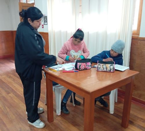 Día del Maestro: “Miss Roxana”, la profesora que enseña inglés a casi 4 mil metros de altura en un Tambo del Midis